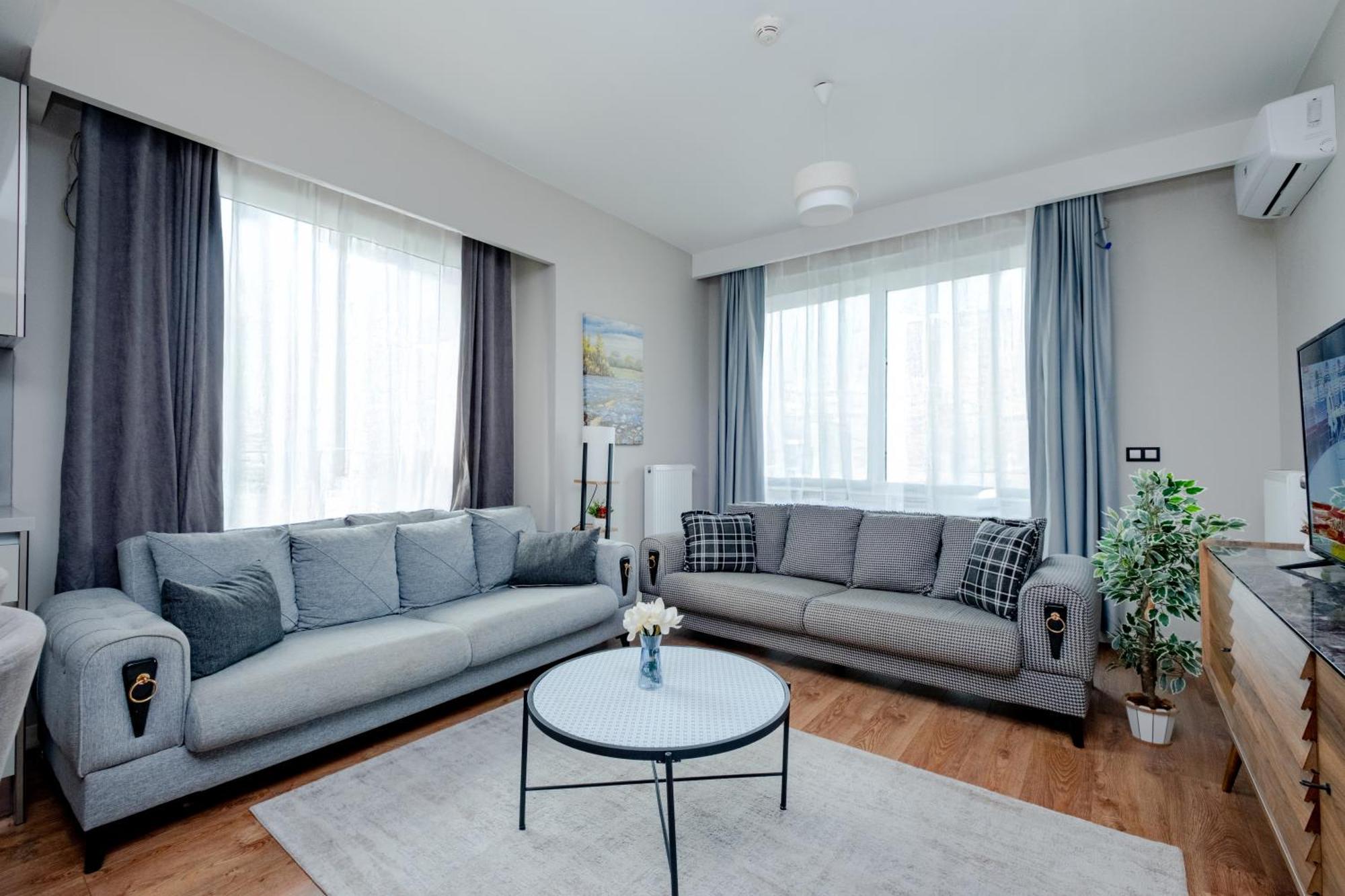 Lux 1 1 Saloon Istambul